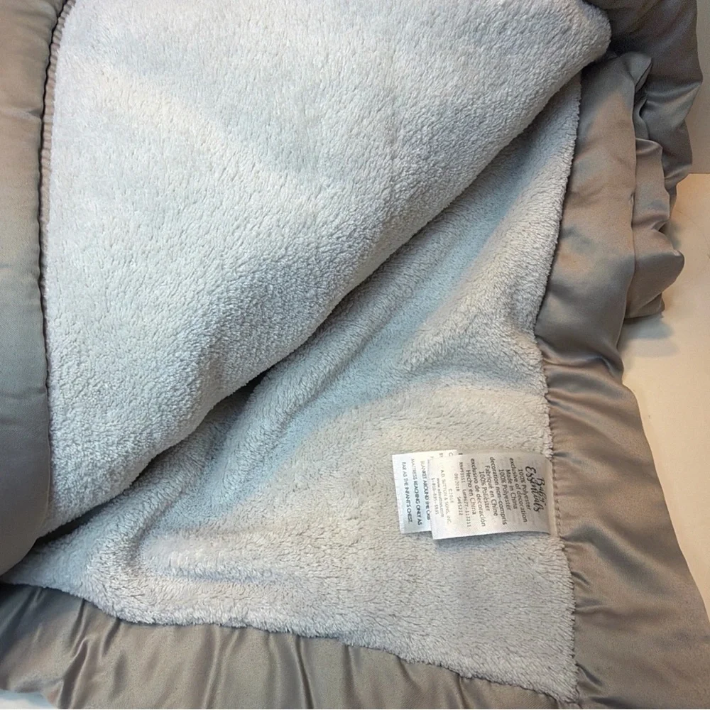 Baby Essentials Cream Blanket Gray Satin Trim Plush Sherpa 40”x30” Giraffe EUC